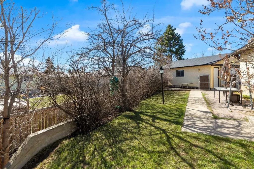 549 Rundleville Place NE Calgary AB T1Y2T5