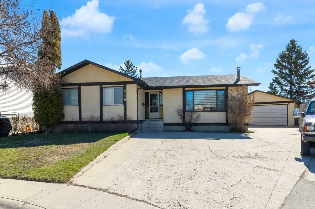 549 Rundleville Place NE Calgary AB T1Y2T5
