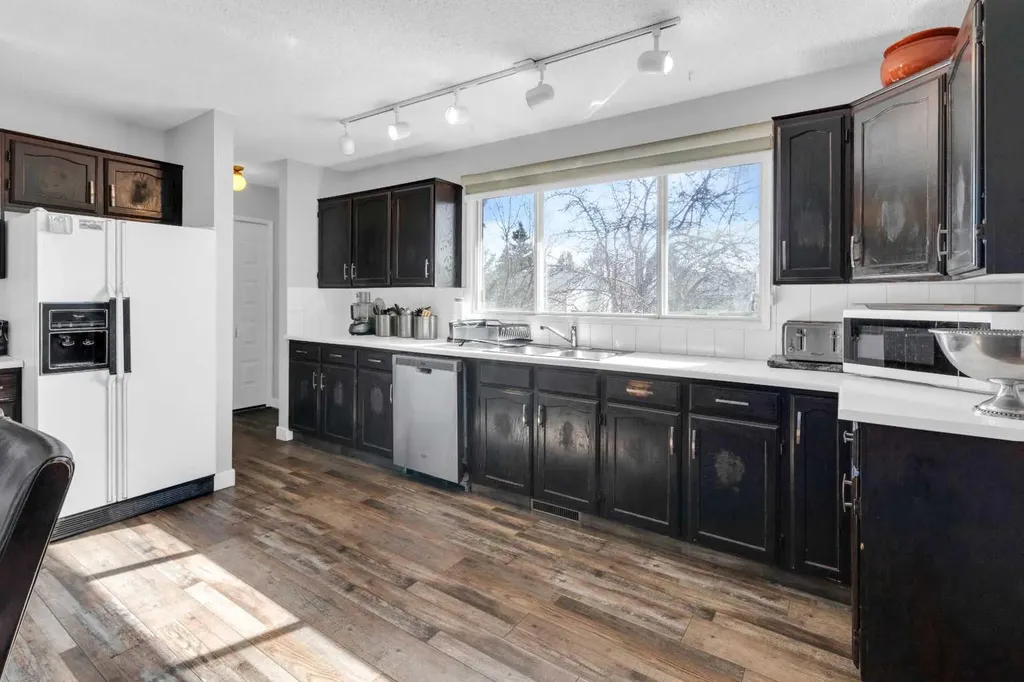 549 Rundleville Place NE Calgary AB T1Y2T5
