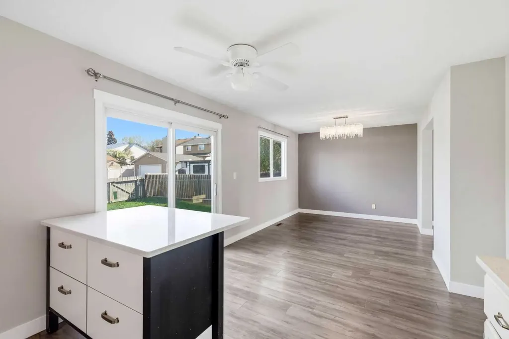 1240 Meadowbrook Drive SE Airdrie AB T4A 1W5