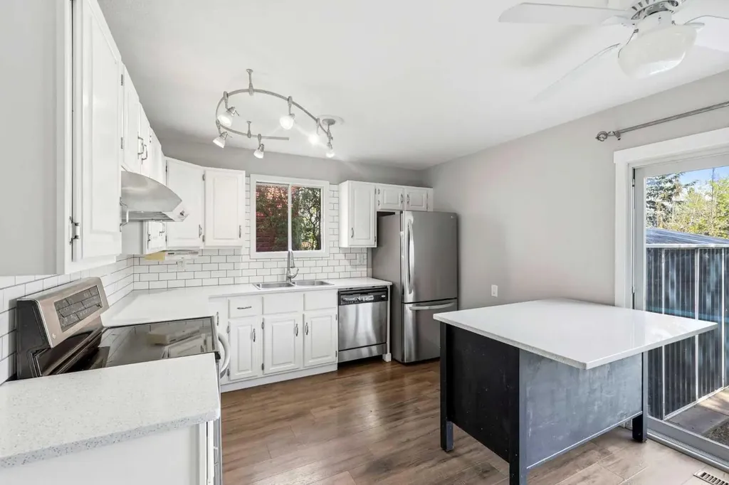 1240 Meadowbrook Drive SE Airdrie AB T4A 1W5