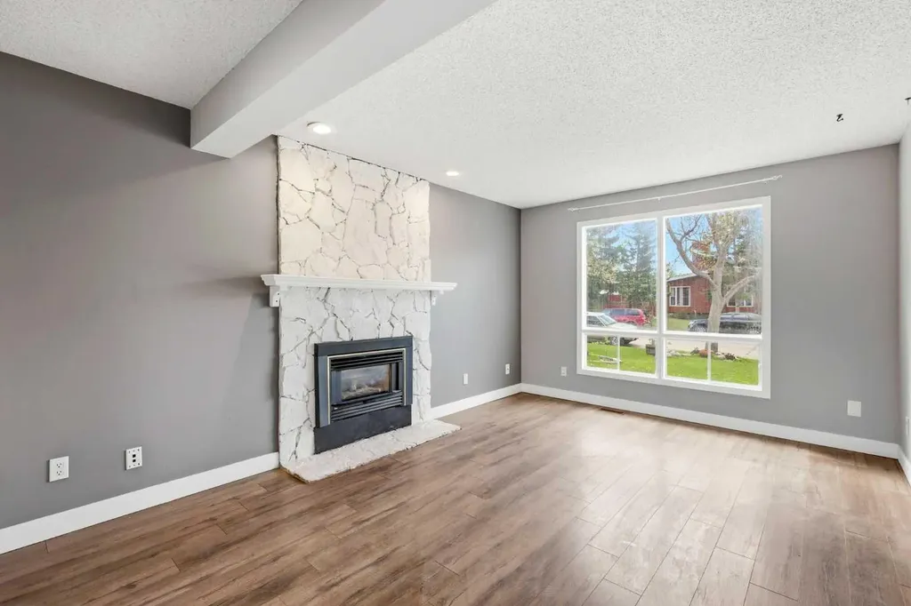 1240 Meadowbrook Drive SE Airdrie AB T4A 1W5