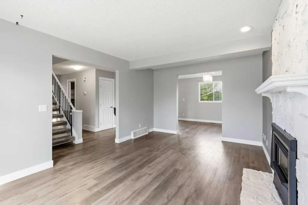 1240 Meadowbrook Drive SE Airdrie AB T4A 1W5