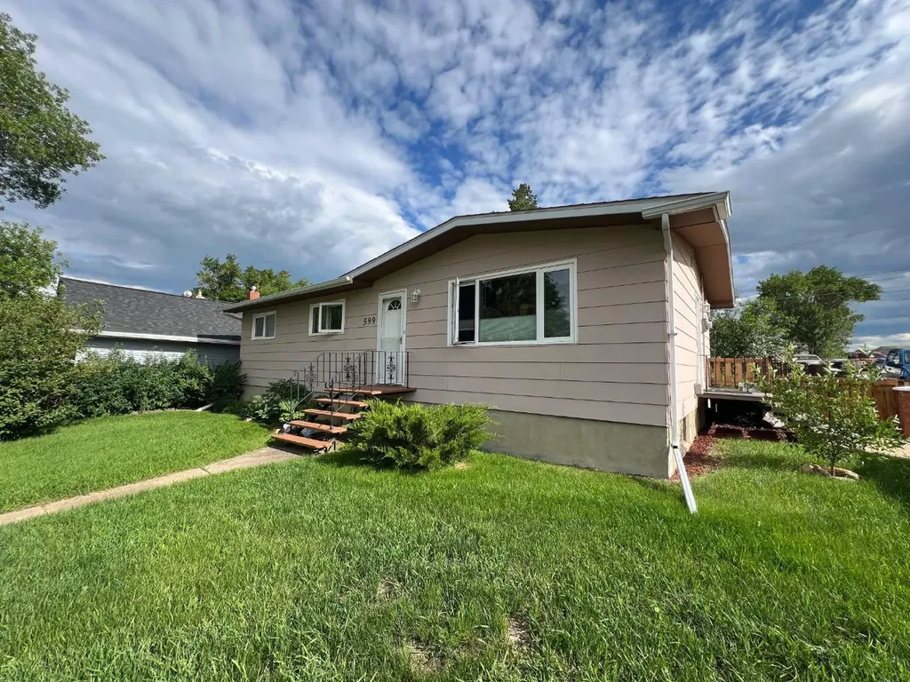 599 3 Avenue W Drumheller AB T0J0Y3