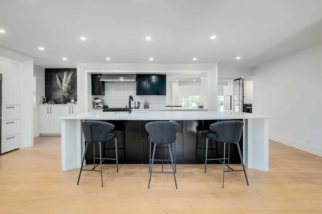 1206 Varsity Estates Road NW Calgary AB T3B2X2