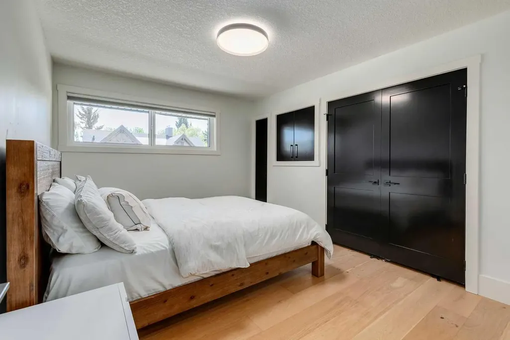 1206 Varsity Estates Road NW Calgary AB T3B2X2