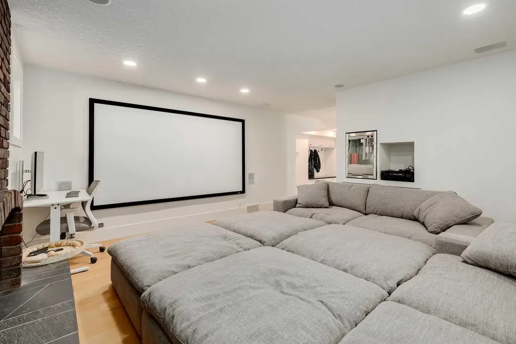 1206 Varsity Estates Road NW Calgary AB T3B2X2