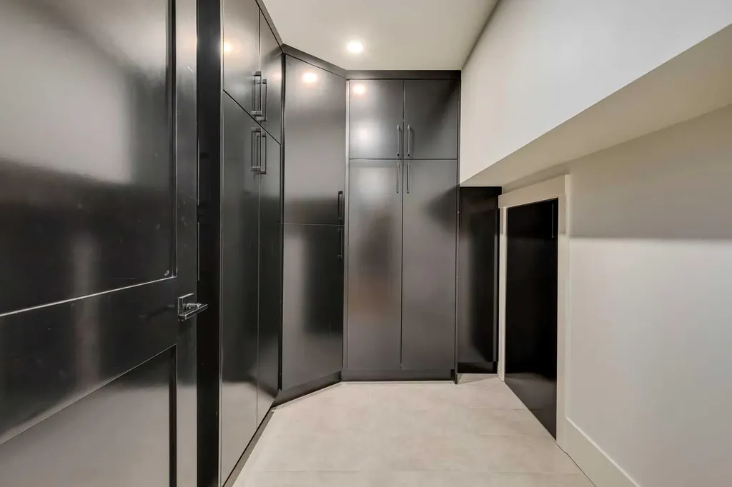 1206 Varsity Estates Road NW Calgary AB T3B2X2