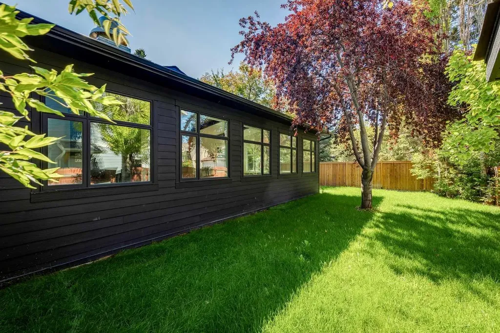 1206 Varsity Estates Road NW Calgary AB T3B2X2