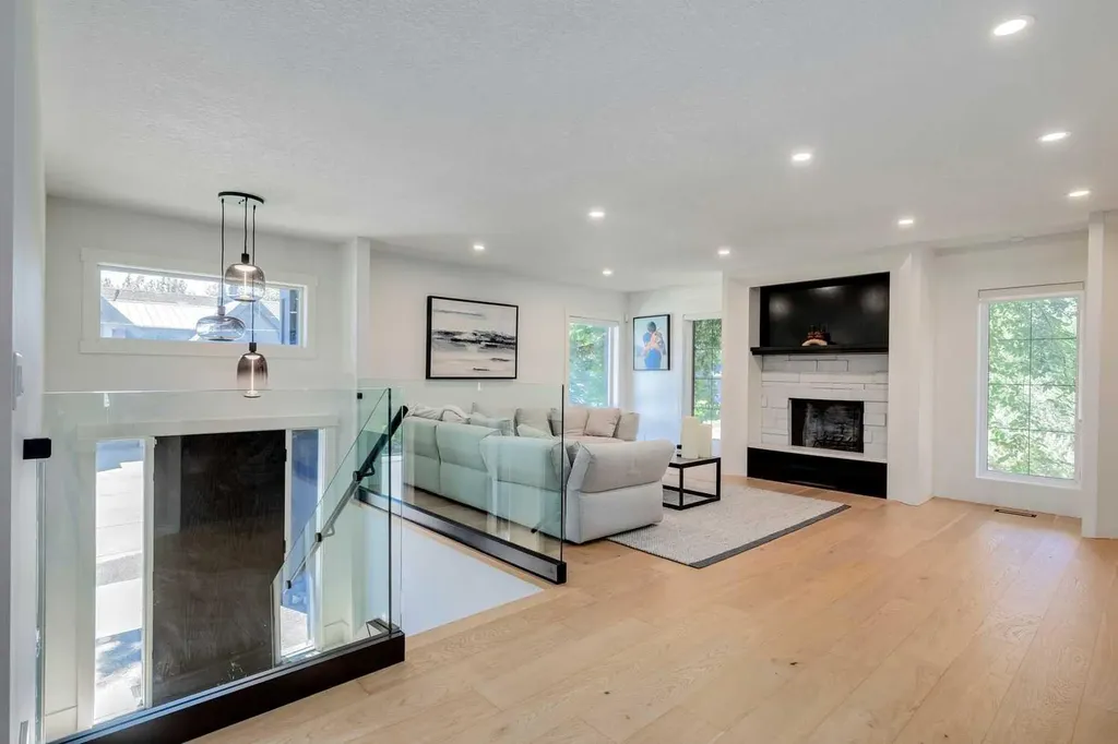 1206 Varsity Estates Road NW Calgary AB T3B2X2