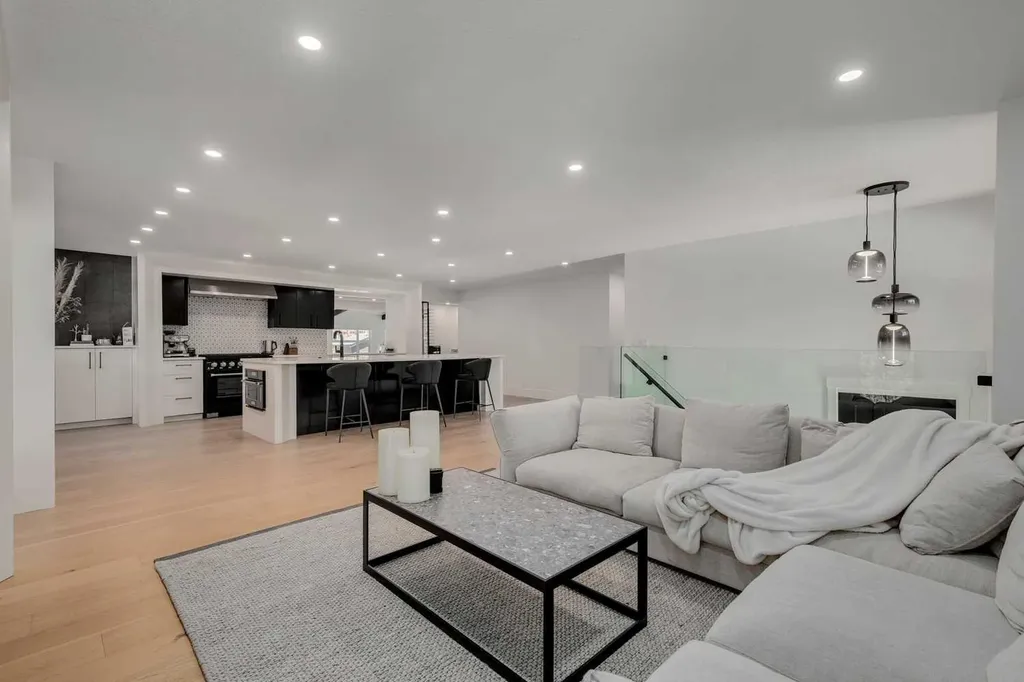 1206 Varsity Estates Road NW Calgary AB T3B2X2
