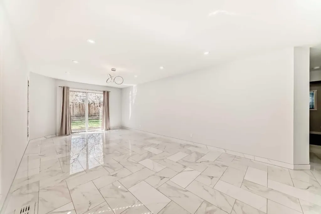 11323 Coventry Boulevard NE Calgary AB t3k 4a4