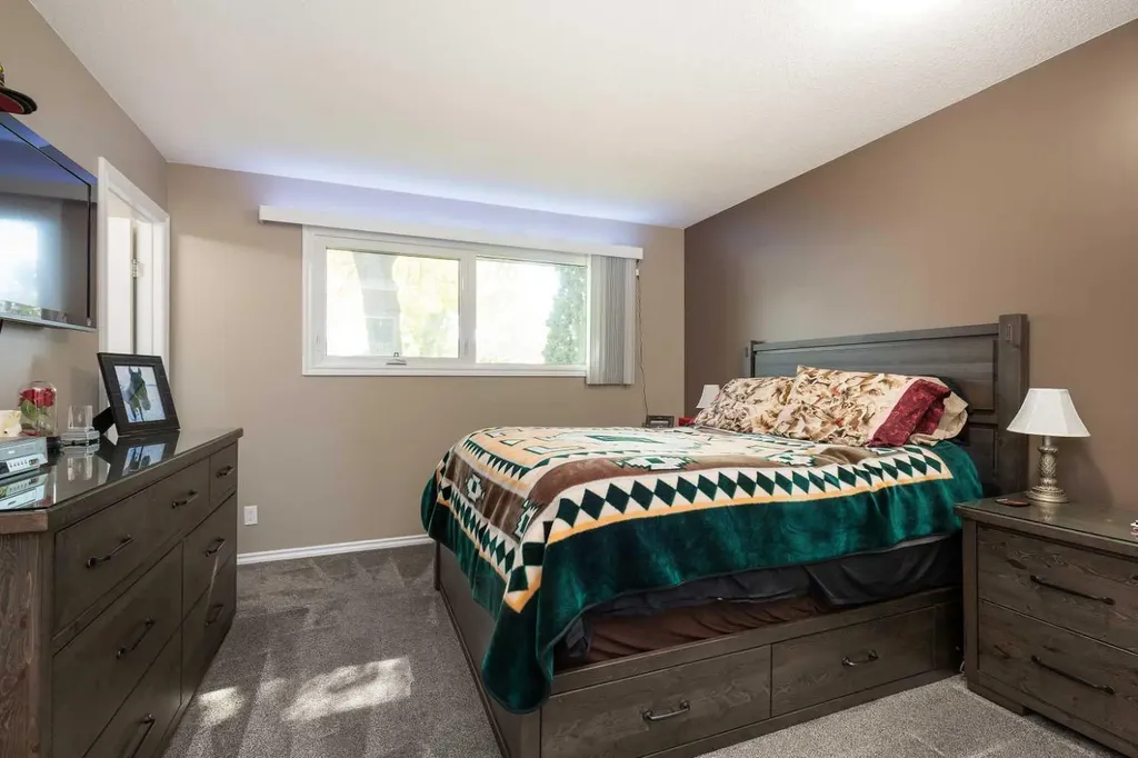 1414 25 Avenue N Lethbridge AB T1H 4N7