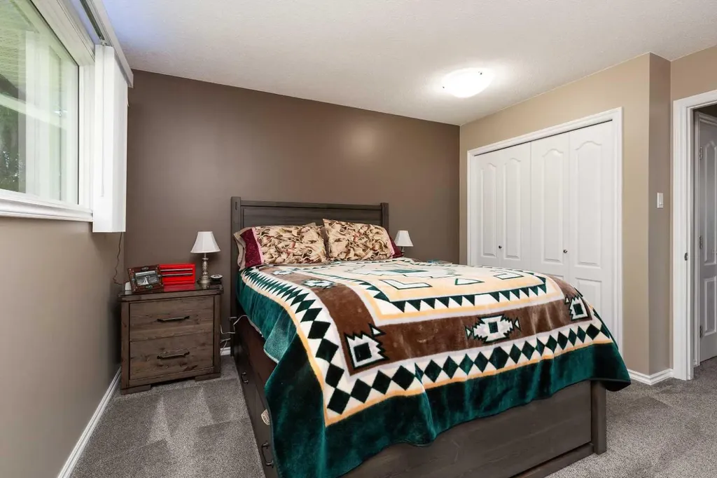 1414 25 Avenue N Lethbridge AB T1H 4N7