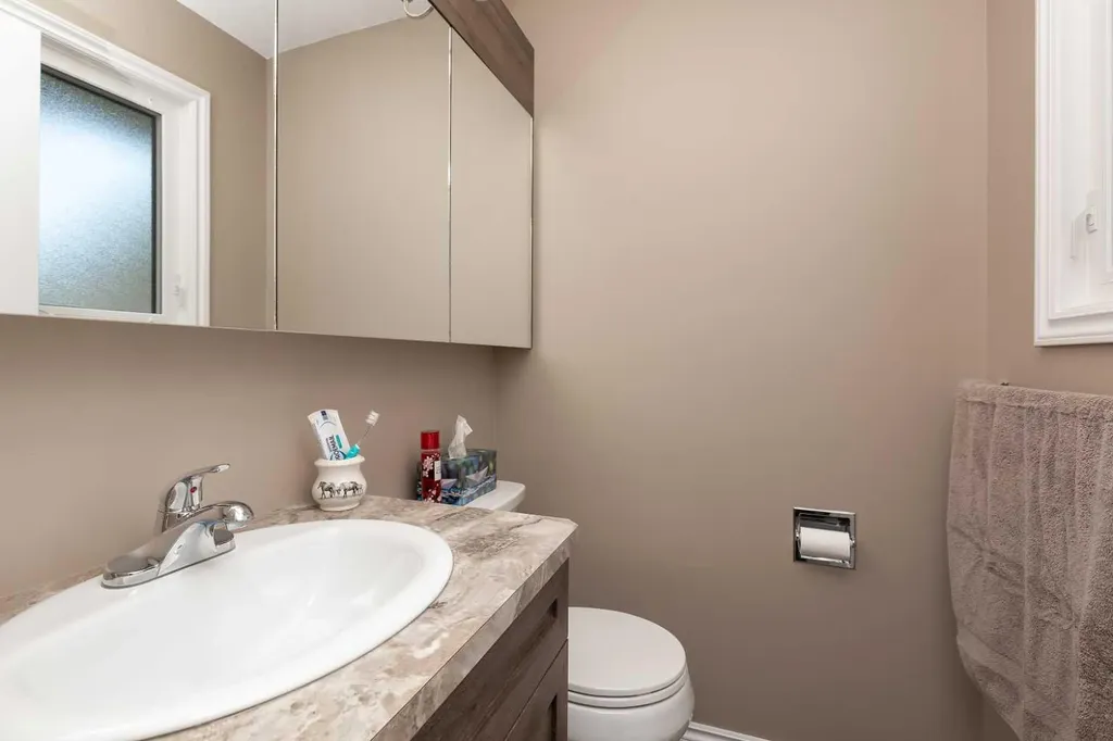 1414 25 Avenue N Lethbridge AB T1H 4N7
