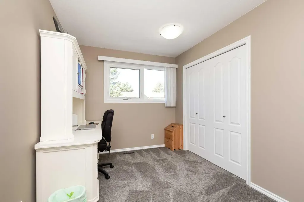 1414 25 Avenue N Lethbridge AB T1H 4N7