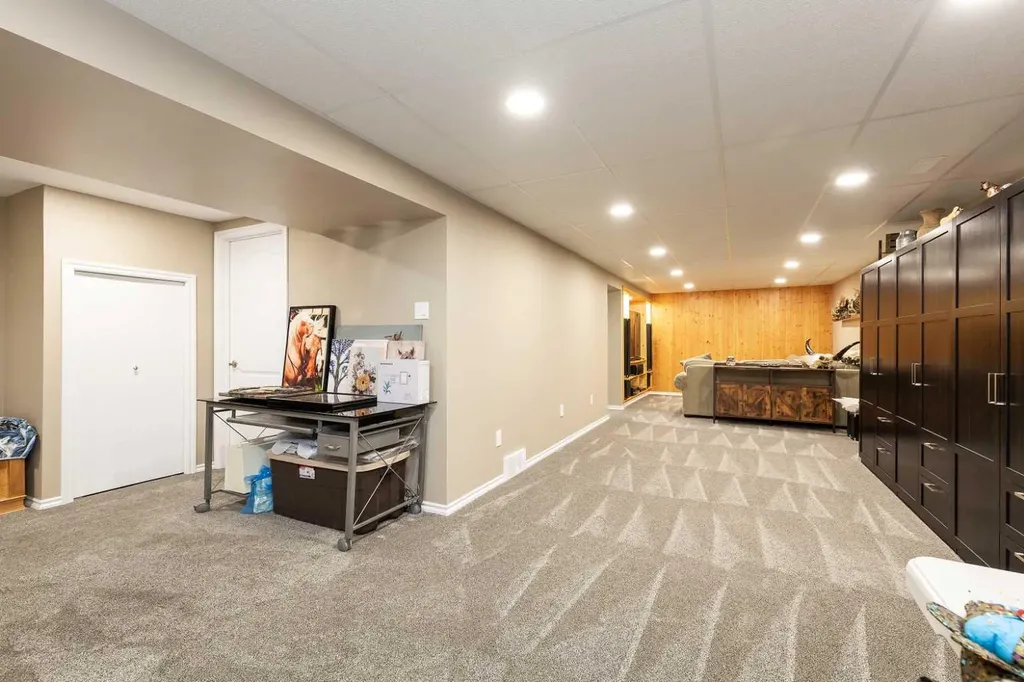 1414 25 Avenue N Lethbridge AB T1H 4N7