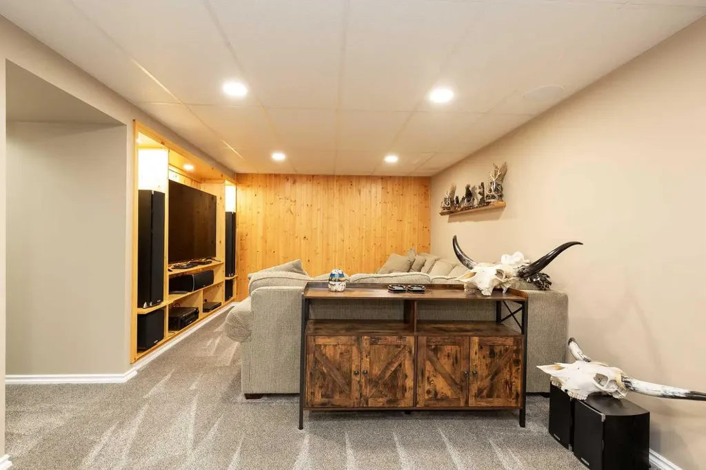 1414 25 Avenue N Lethbridge AB T1H 4N7