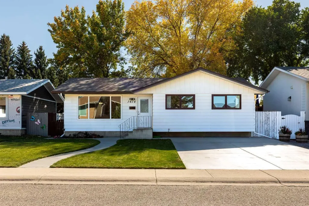 1414 25 Avenue N Lethbridge AB T1H 4N7