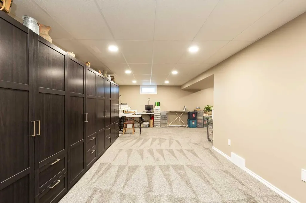 1414 25 Avenue N Lethbridge AB T1H 4N7