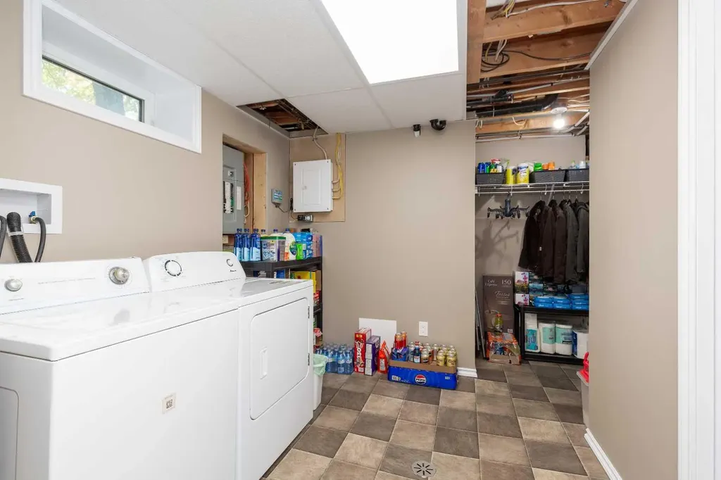1414 25 Avenue N Lethbridge AB T1H 4N7