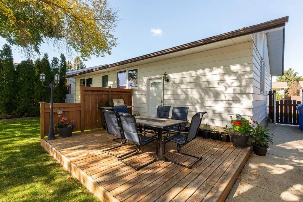 1414 25 Avenue N Lethbridge AB T1H 4N7