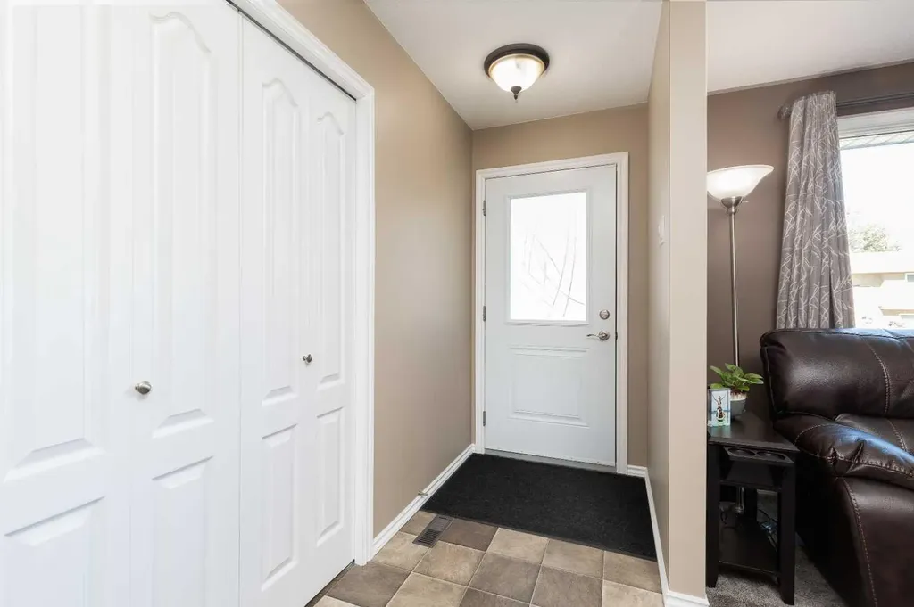 1414 25 Avenue N Lethbridge AB T1H 4N7