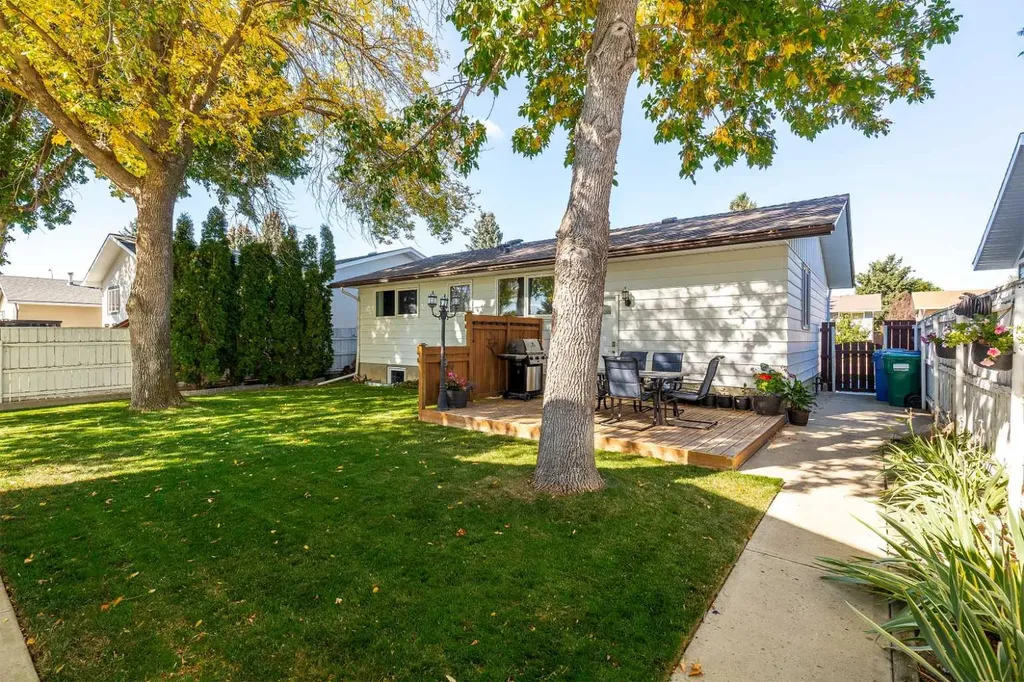 1414 25 Avenue N Lethbridge AB T1H 4N7