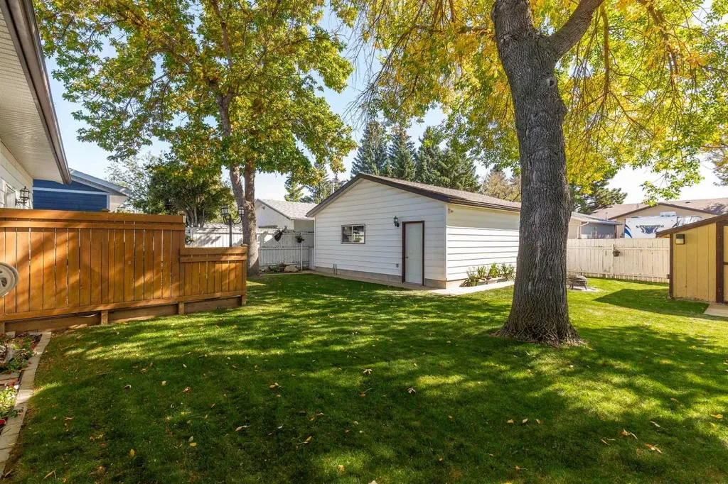 1414 25 Avenue N Lethbridge AB T1H 4N7