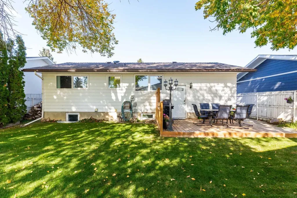 1414 25 Avenue N Lethbridge AB T1H 4N7