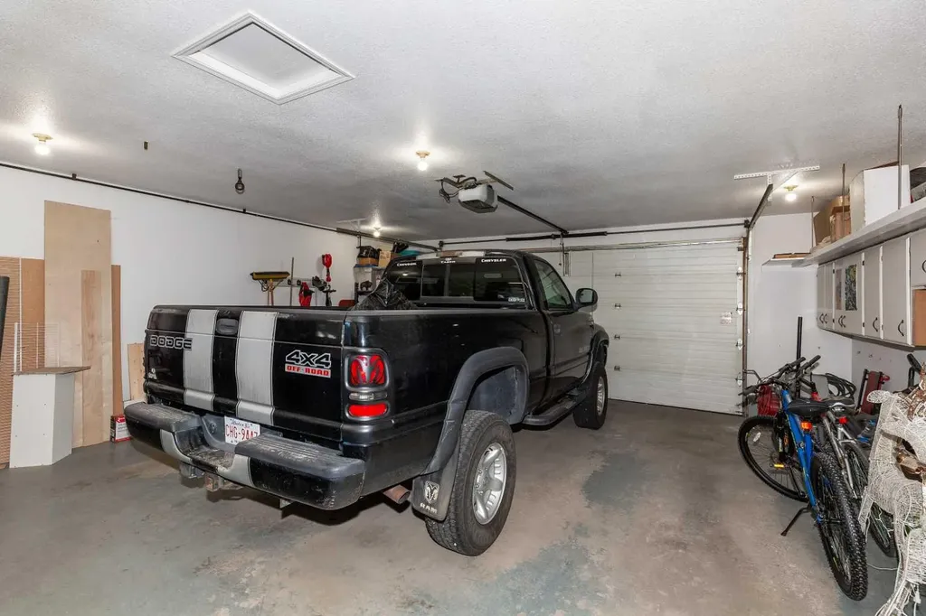 1414 25 Avenue N Lethbridge AB T1H 4N7