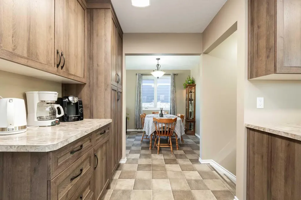 1414 25 Avenue N Lethbridge AB T1H 4N7