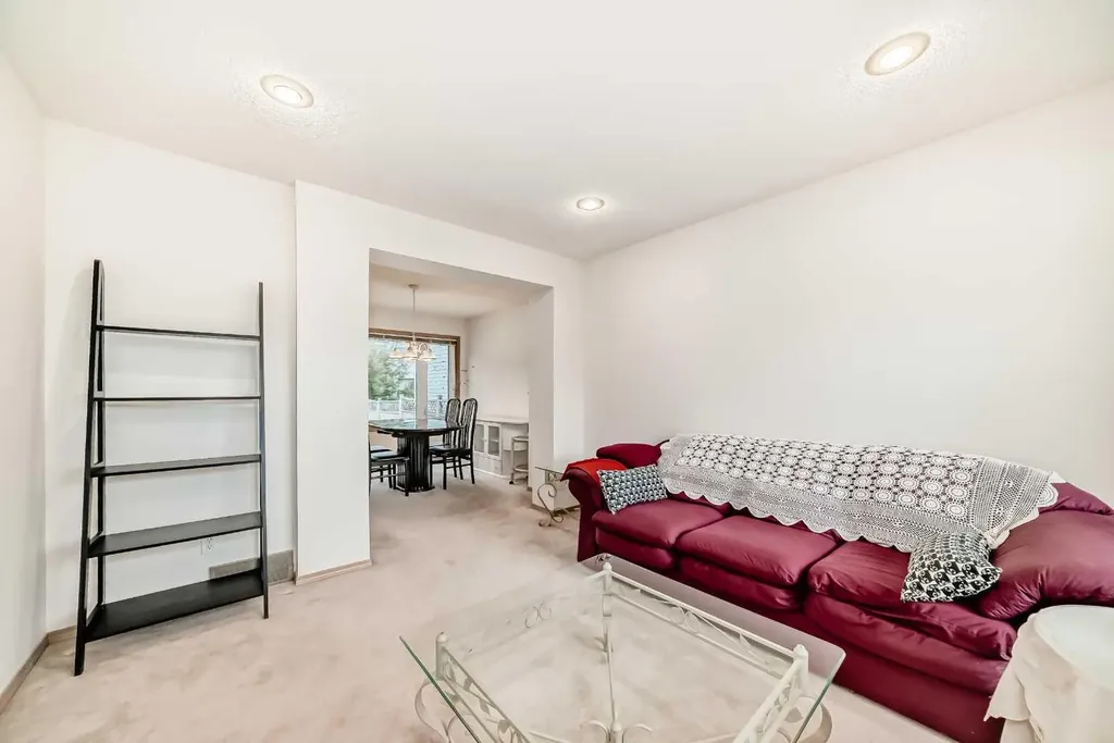 83 Hawkmount Green NW Calgary AB T3G 3T9