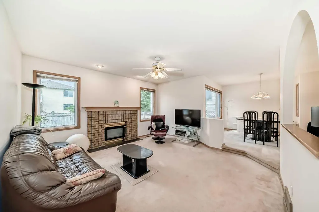 83 Hawkmount Green NW Calgary AB T3G 3T9