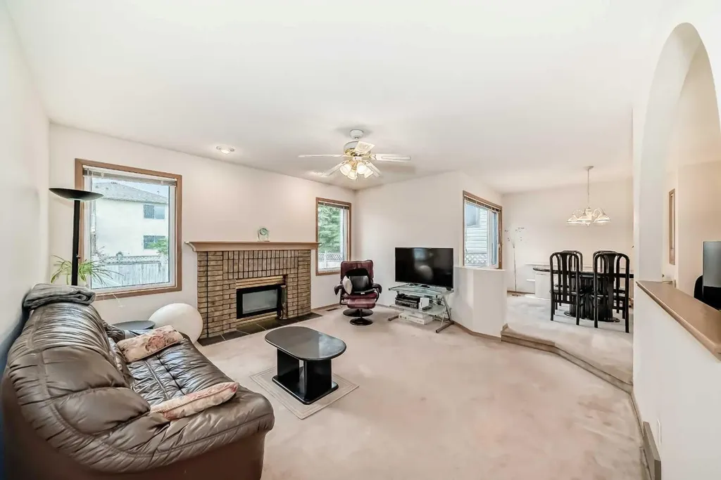 83 Hawkmount Green NW Calgary AB T3G 3T9