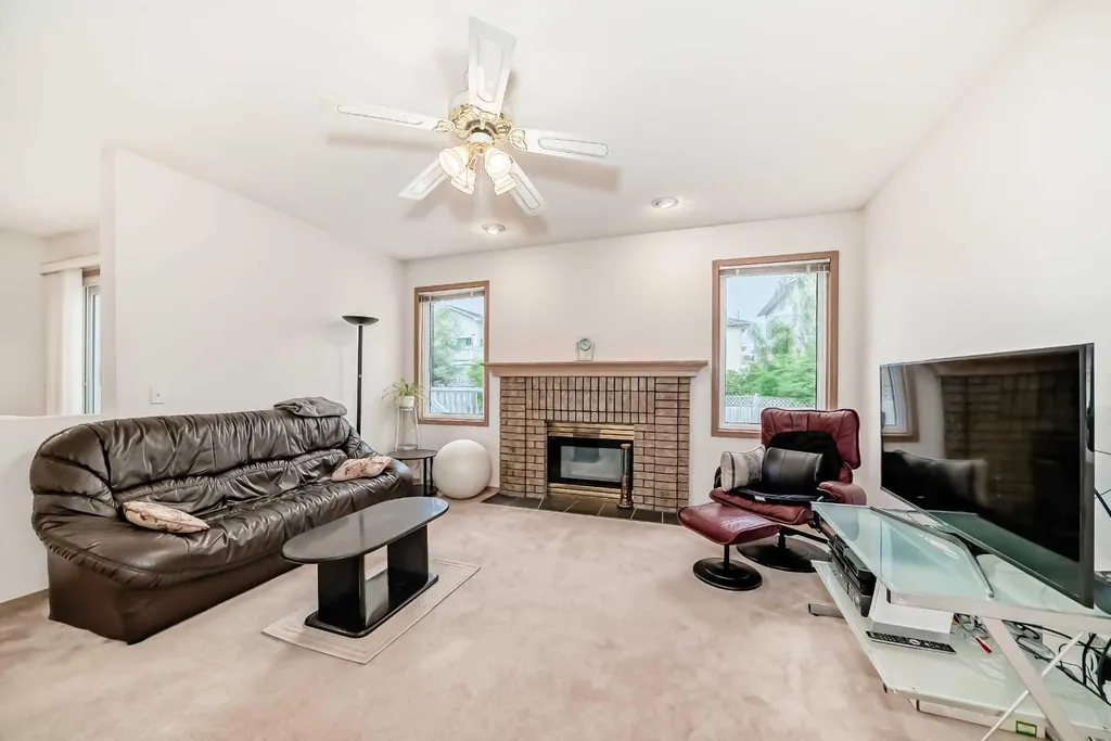 83 Hawkmount Green NW Calgary AB T3G 3T9