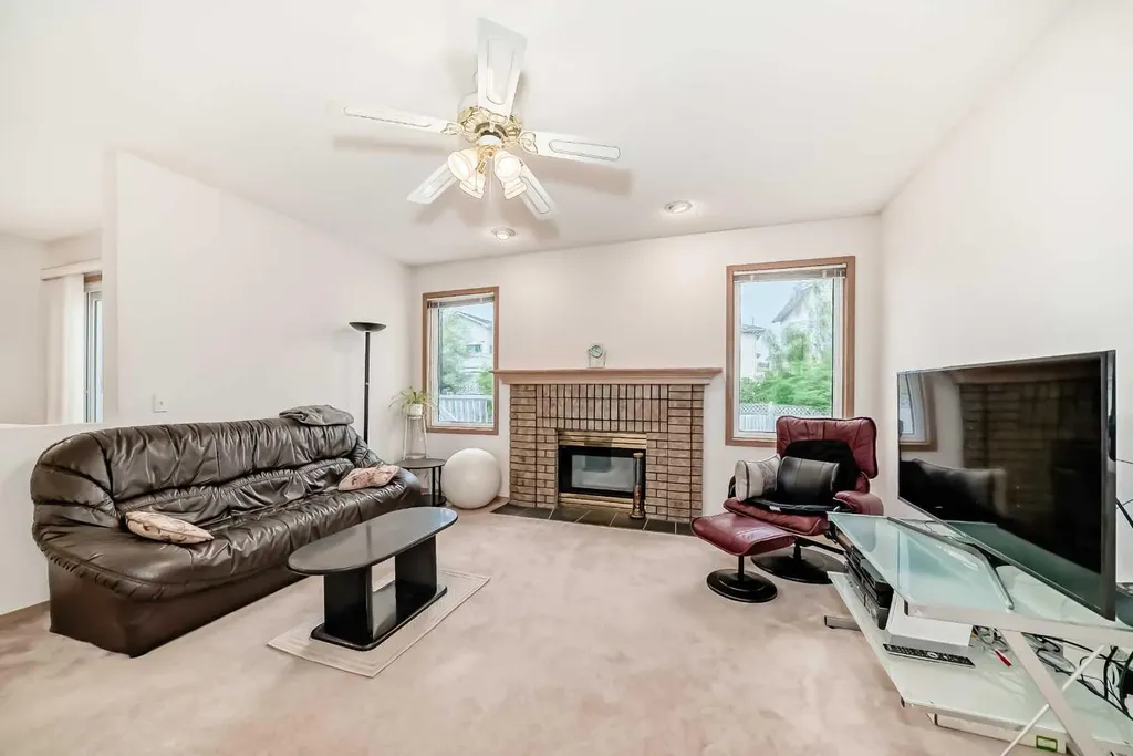 83 Hawkmount Green NW Calgary AB T3G 3T9