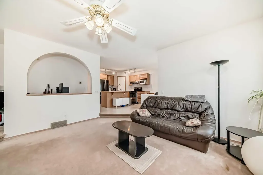 83 Hawkmount Green NW Calgary AB T3G 3T9