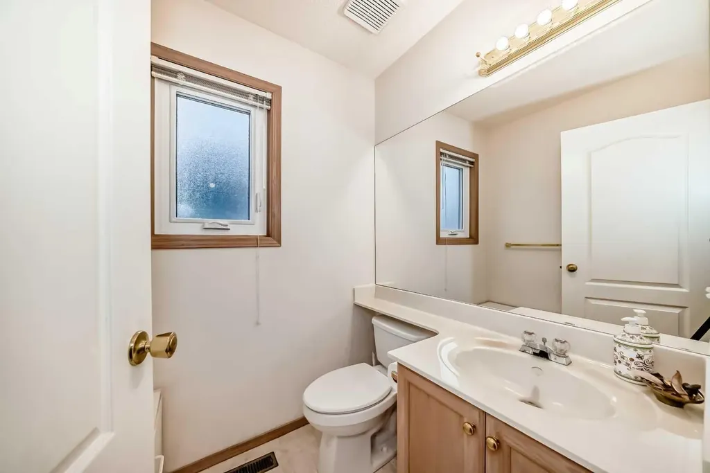 83 Hawkmount Green NW Calgary AB T3G 3T9