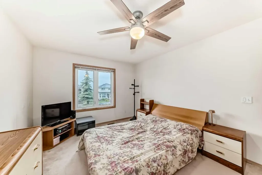 83 Hawkmount Green NW Calgary AB T3G 3T9