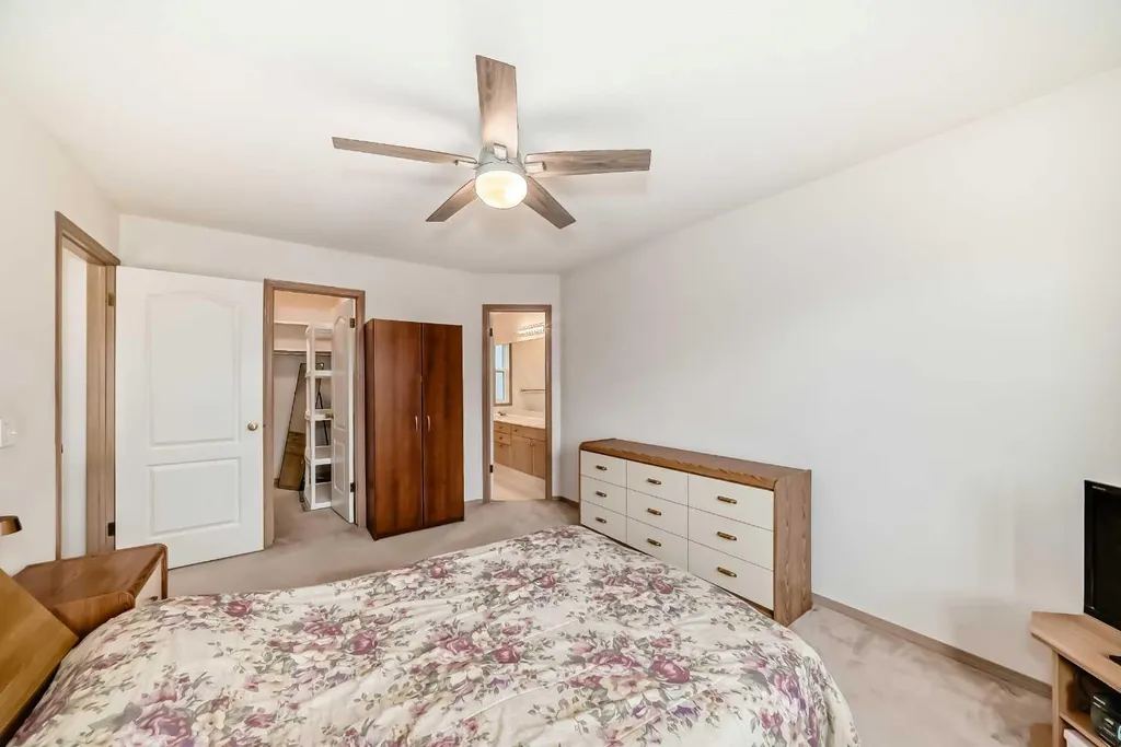 83 Hawkmount Green NW Calgary AB T3G 3T9