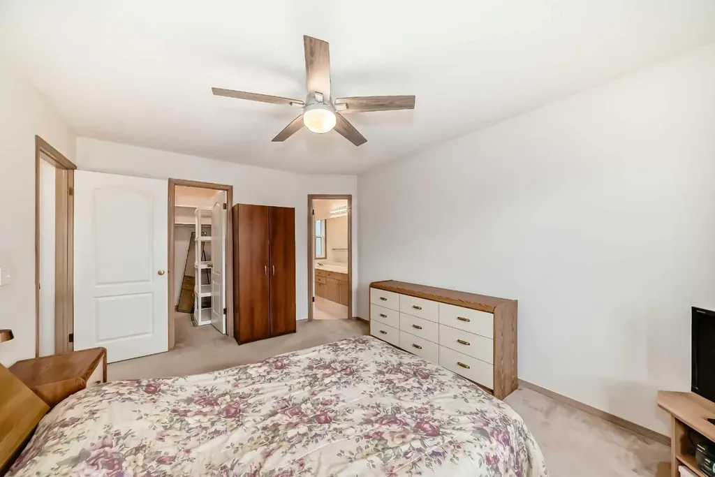 83 Hawkmount Green NW Calgary AB T3G 3T9