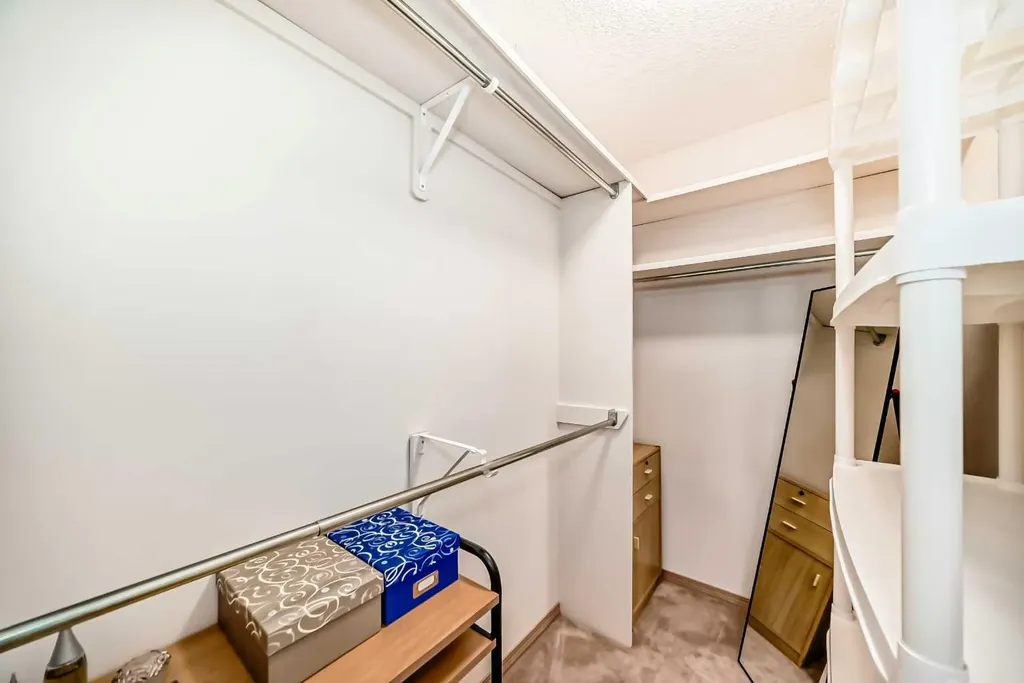 83 Hawkmount Green NW Calgary AB T3G 3T9
