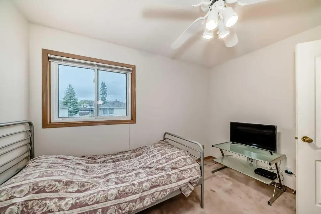 83 Hawkmount Green NW Calgary AB T3G 3T9