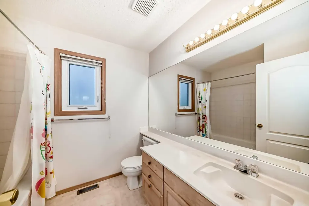 83 Hawkmount Green NW Calgary AB T3G 3T9