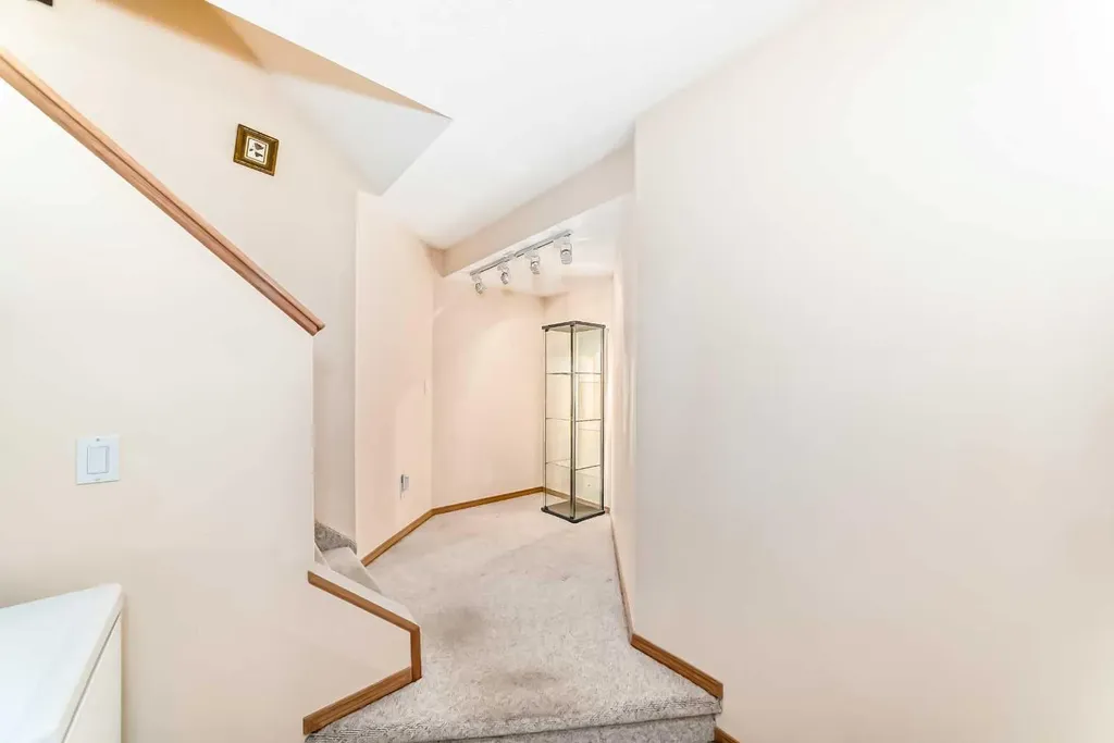 83 Hawkmount Green NW Calgary AB T3G 3T9