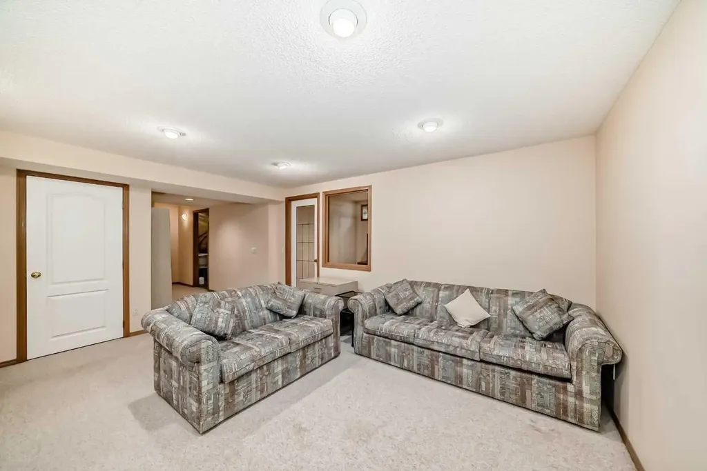 83 Hawkmount Green NW Calgary AB T3G 3T9