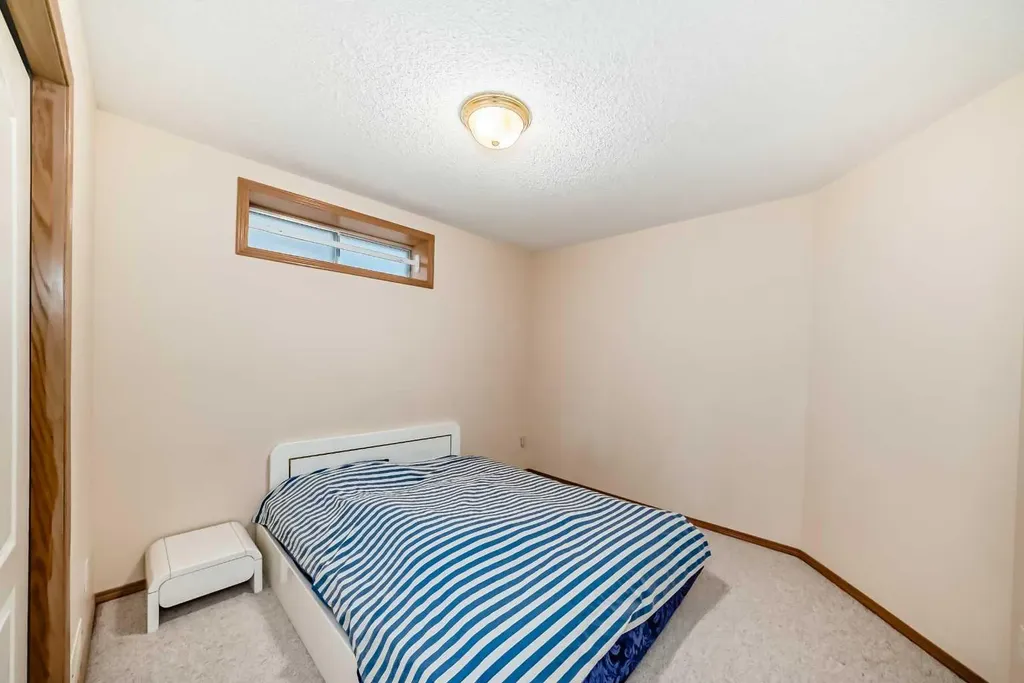 83 Hawkmount Green NW Calgary AB T3G 3T9