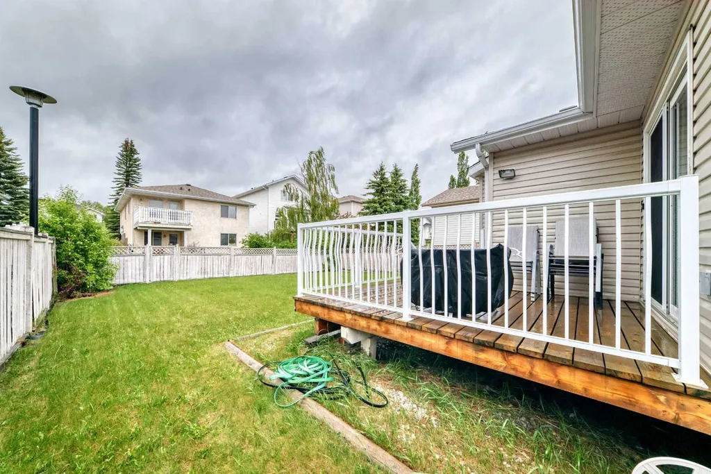 83 Hawkmount Green NW Calgary AB T3G 3T9
