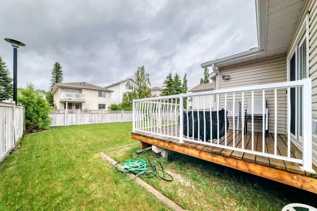 83 Hawkmount Green NW Calgary AB T3G 3T9